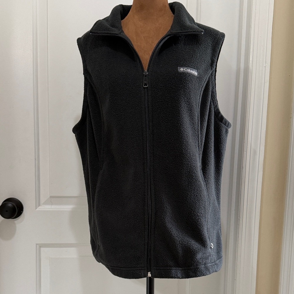 Columbia Woman’s Zip Up Fleece Vest in Black XL